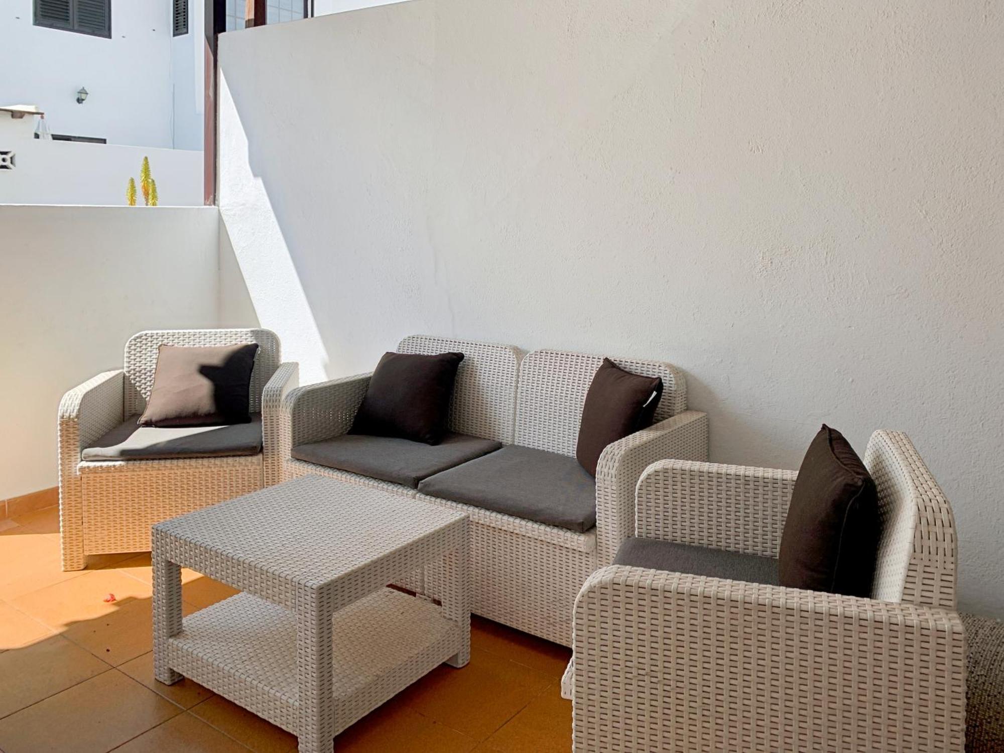Habitaciones Privadas Cerca De La Playa Y Aeropuerto En Casa Compartida Con Otros Huespedes Playa Honda  Eksteriør billede