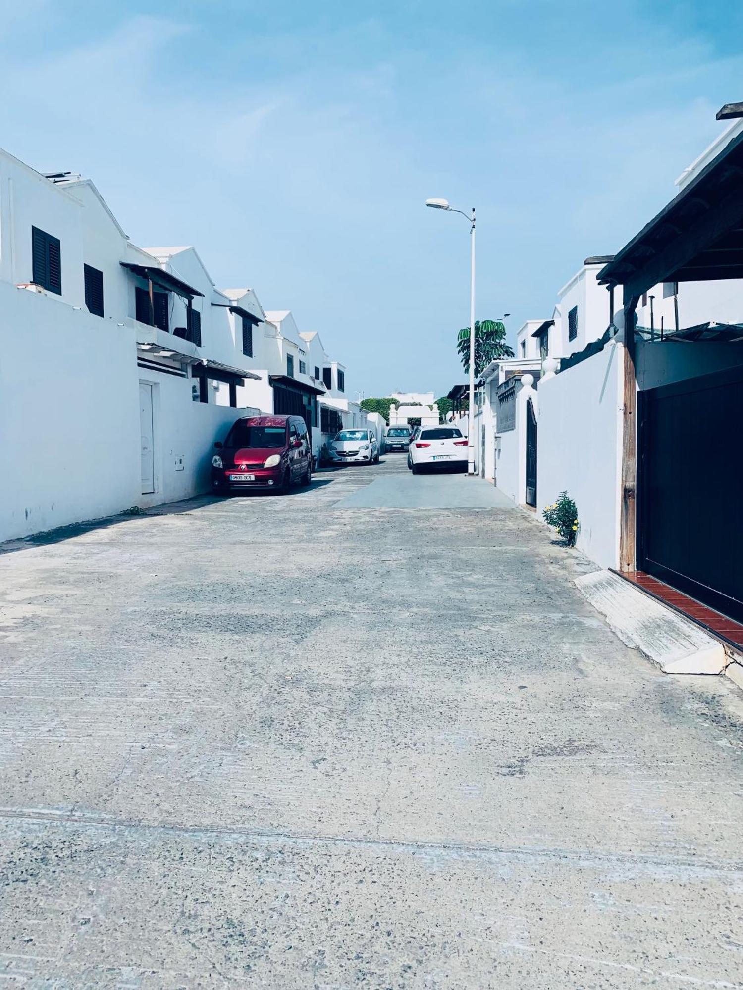 Habitaciones Privadas Cerca De La Playa Y Aeropuerto En Casa Compartida Con Otros Huespedes Playa Honda  Eksteriør billede