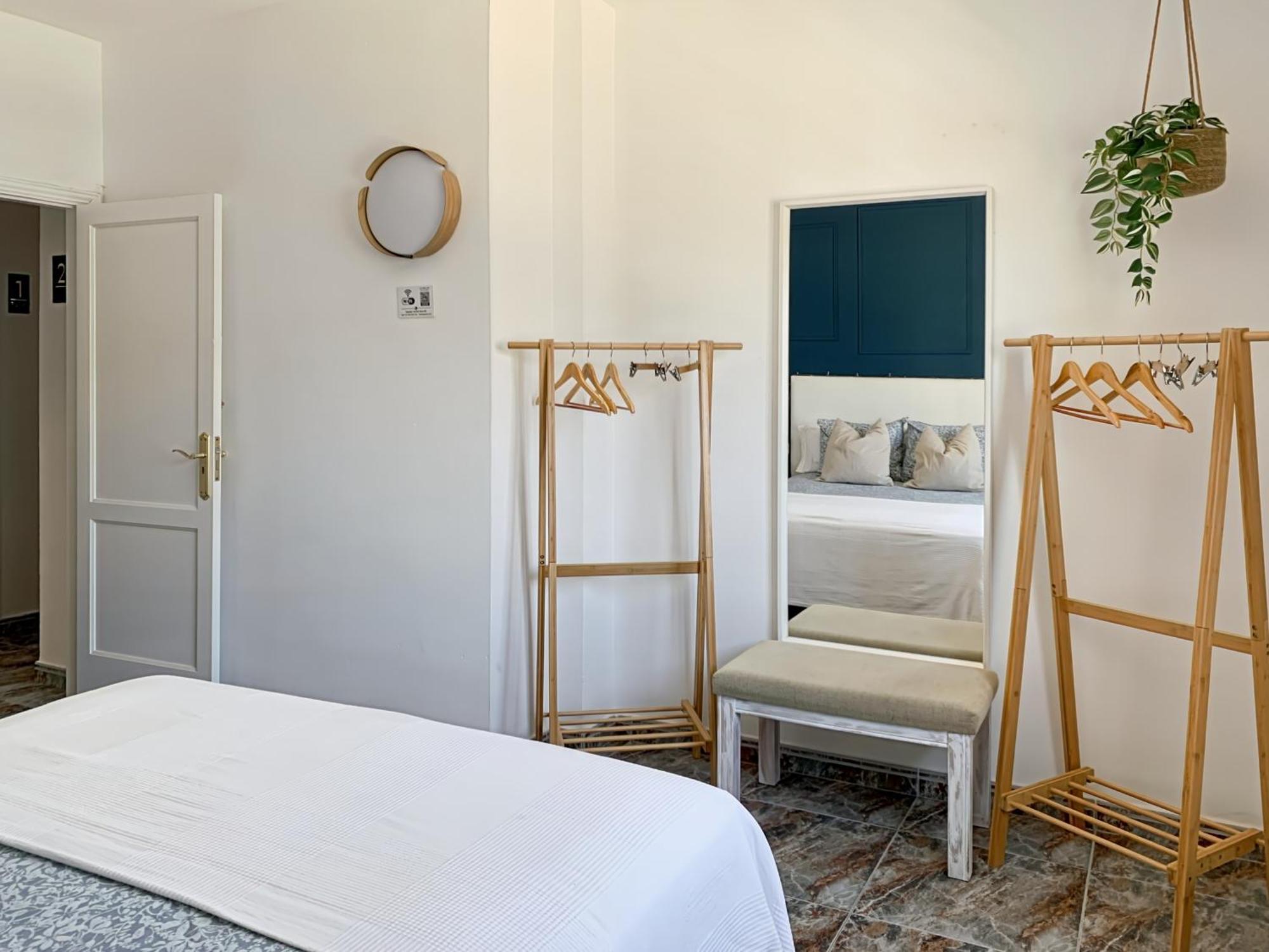 Habitaciones Privadas Cerca De La Playa Y Aeropuerto En Casa Compartida Con Otros Huespedes Playa Honda  Eksteriør billede