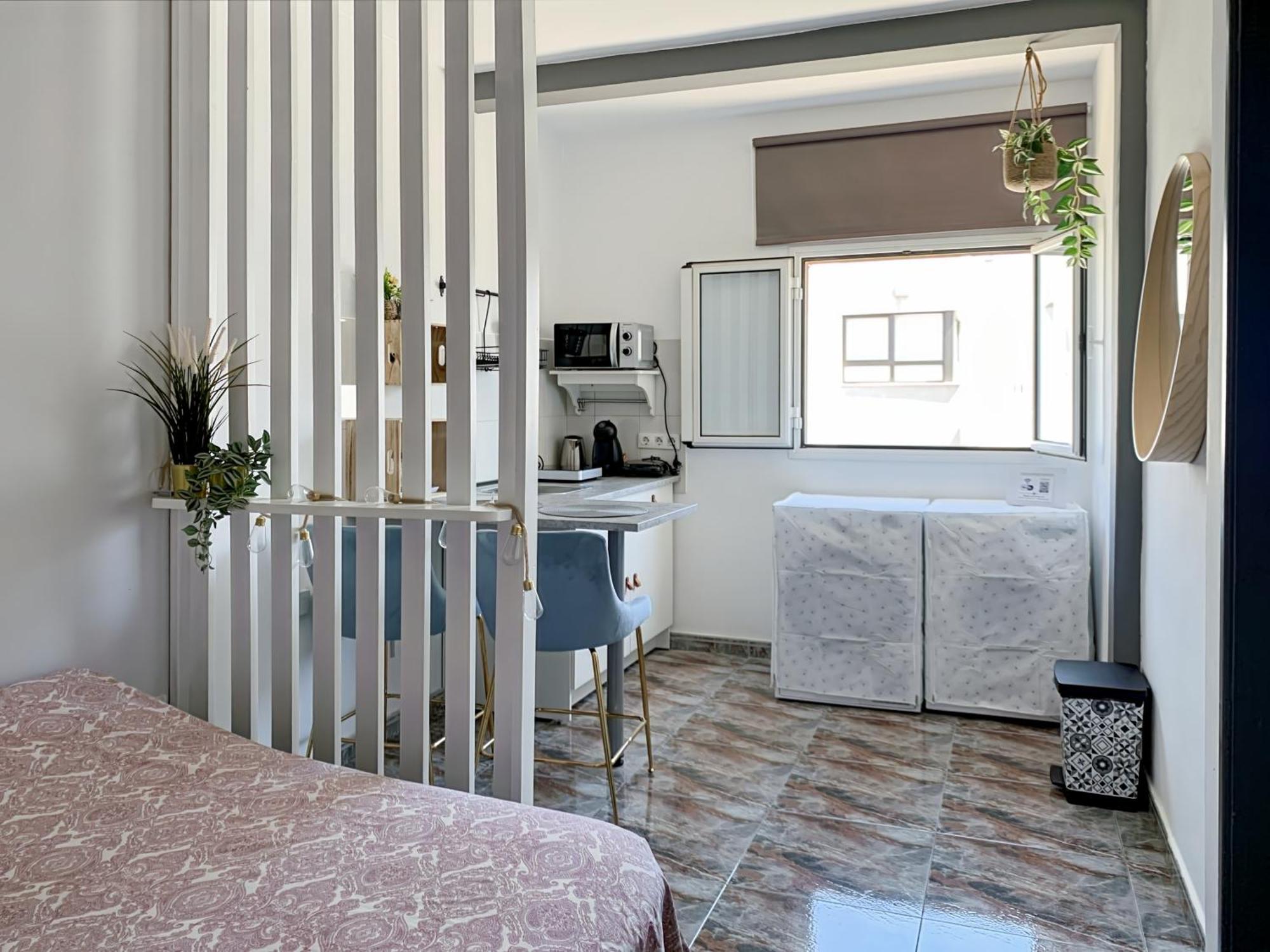 Habitaciones Privadas Cerca De La Playa Y Aeropuerto En Casa Compartida Con Otros Huespedes Playa Honda  Eksteriør billede